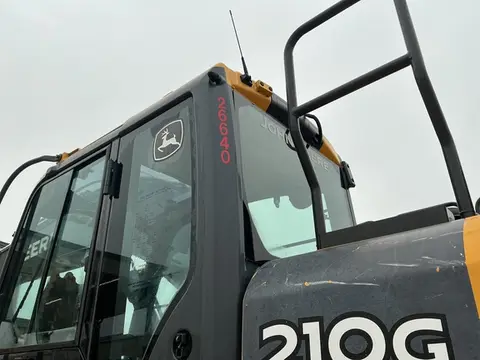 2019 John Deere 210G LC