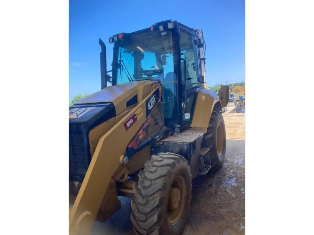 2019 Caterpillar 420F2