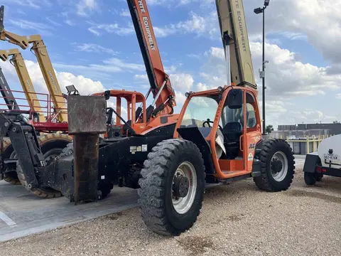 2017 JLG 1055