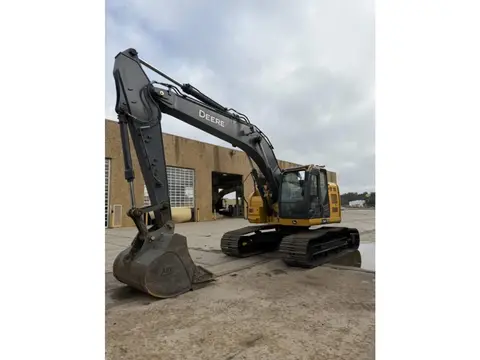 2023 John Deere 245P