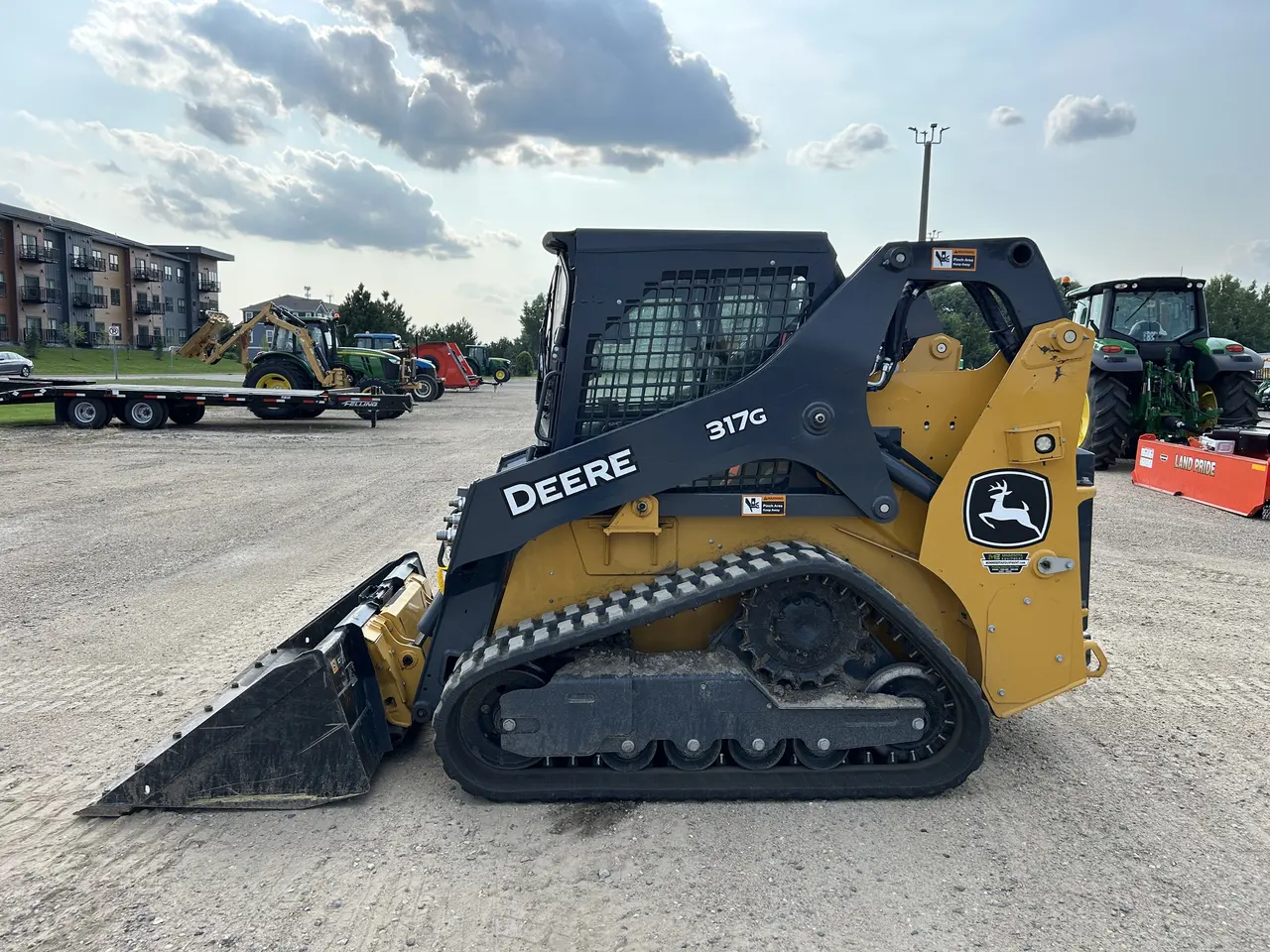 2023 John Deere 317G