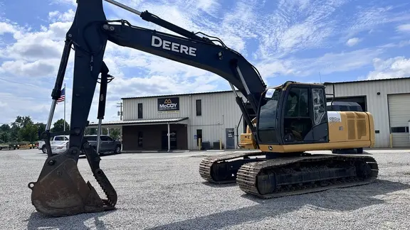 2017 John Deere 210G LC