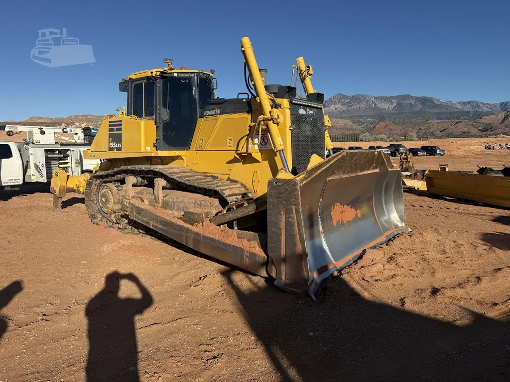 2022 Komatsu D155AXI-8