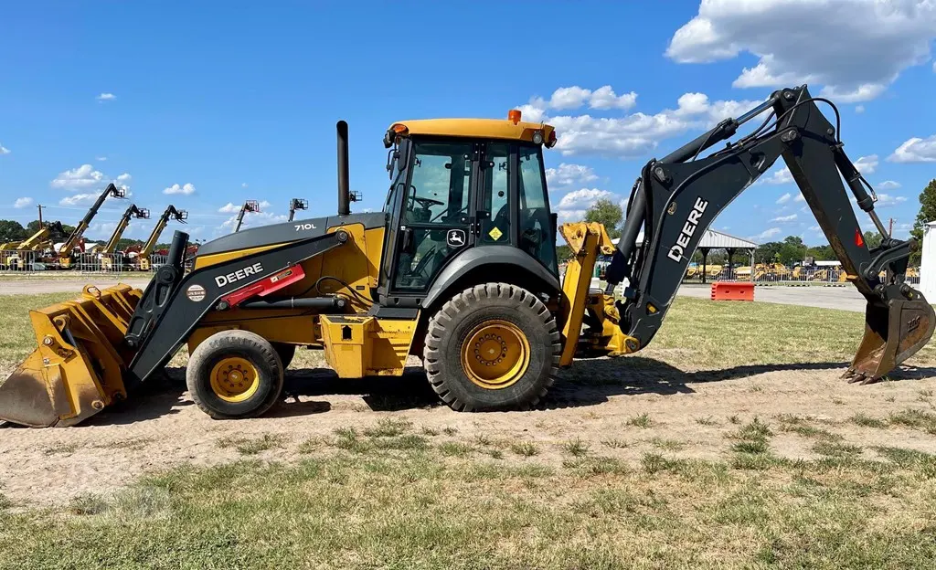 2021 John Deere 710L