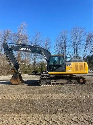 2017 John Deere 210G LC