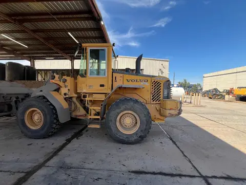 2005 Volvo L90E