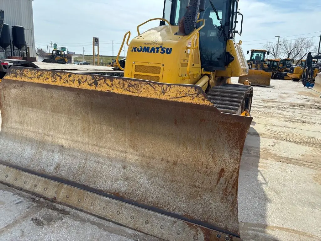 2018 Komatsu D61EX-24