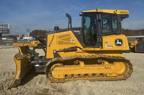 2023 John Deere 700L