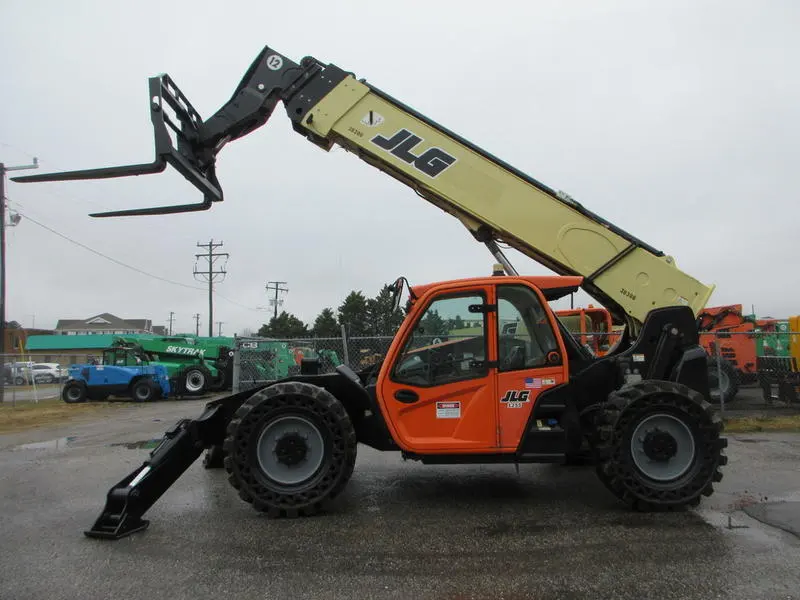 2016 JLG 1255