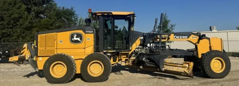 2023 John Deere 772GP