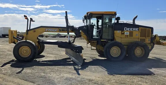 2019 John Deere 770GP