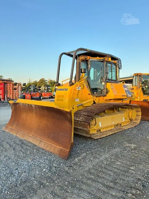 2025 Komatsu D61PX-24
