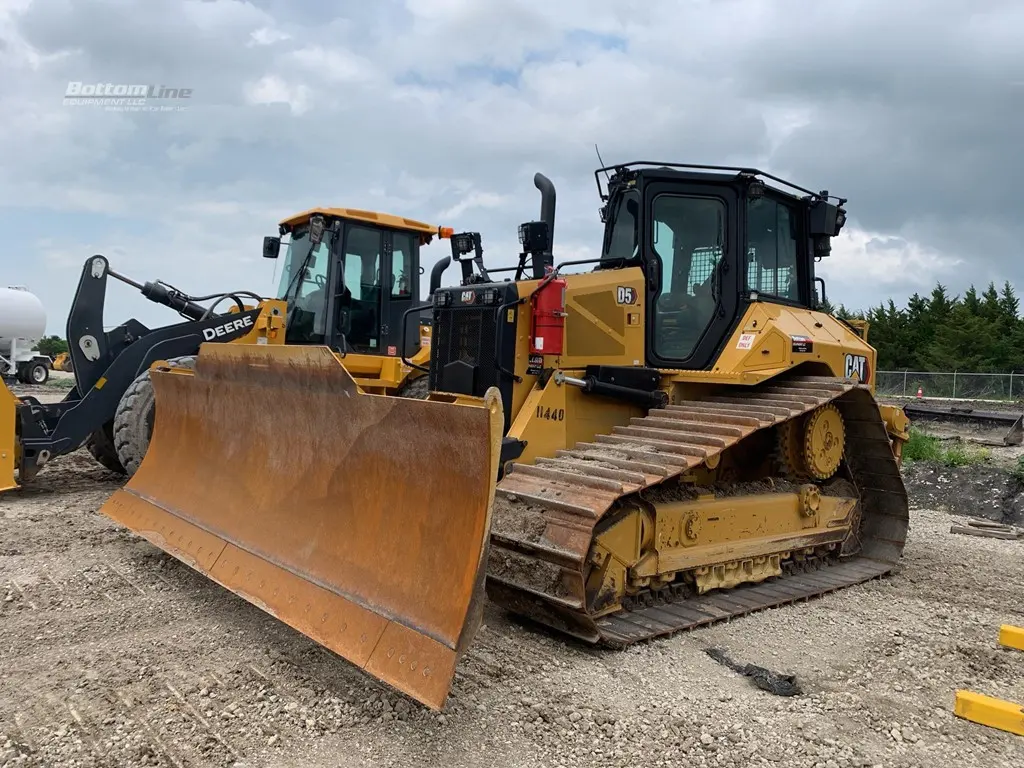 2021 Caterpillar D5