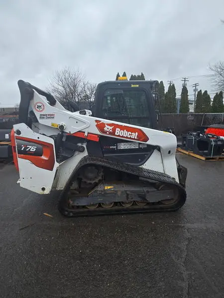 2022 Bobcat T76