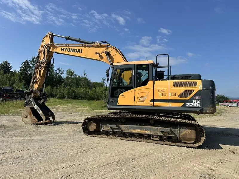 2019 Hyundai HX220A L