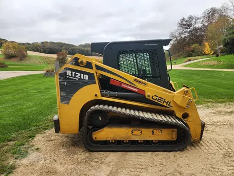 2011 Gehl RT210