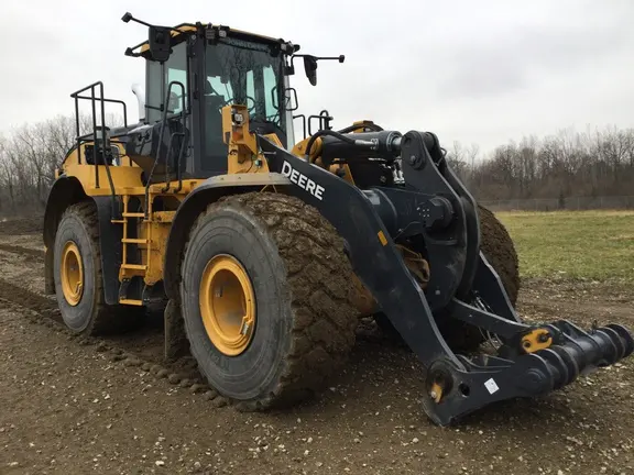 2023 John Deere 744P
