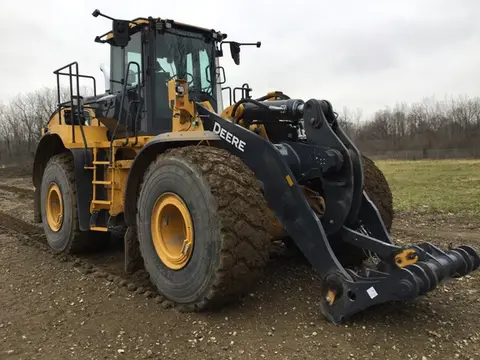 2023 John Deere 744P