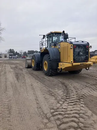 2024 John Deere 844P