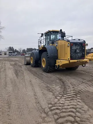 2024 John Deere 844P