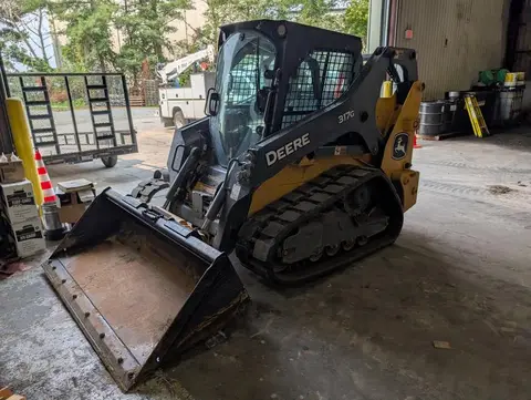 2023 John Deere 317G
