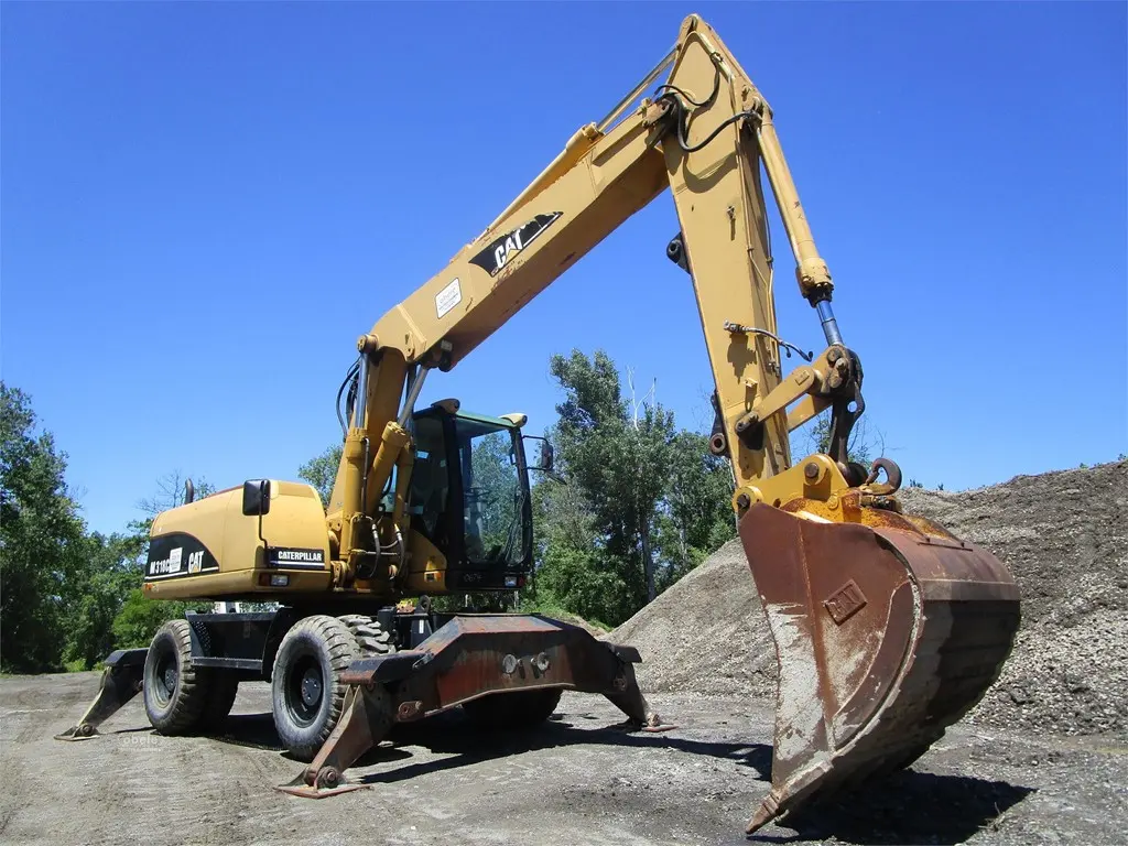 2004 Caterpillar M318C