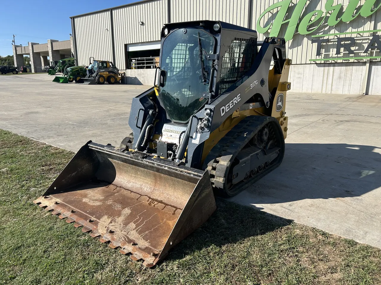 2022 John Deere 317G