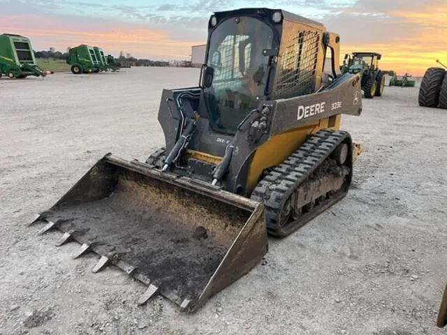 2017 John Deere 323E
