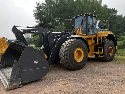 2024 John Deere 844P