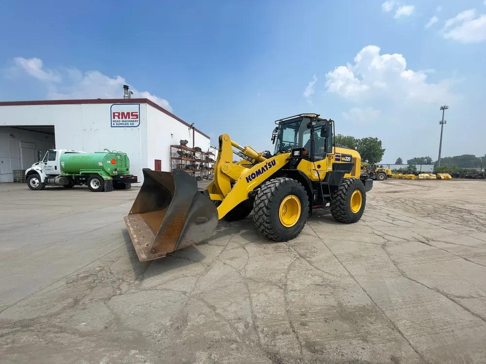 2022 Komatsu WA320-8