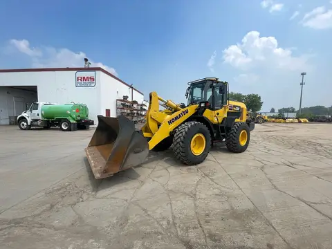 2022 Komatsu WA320-8