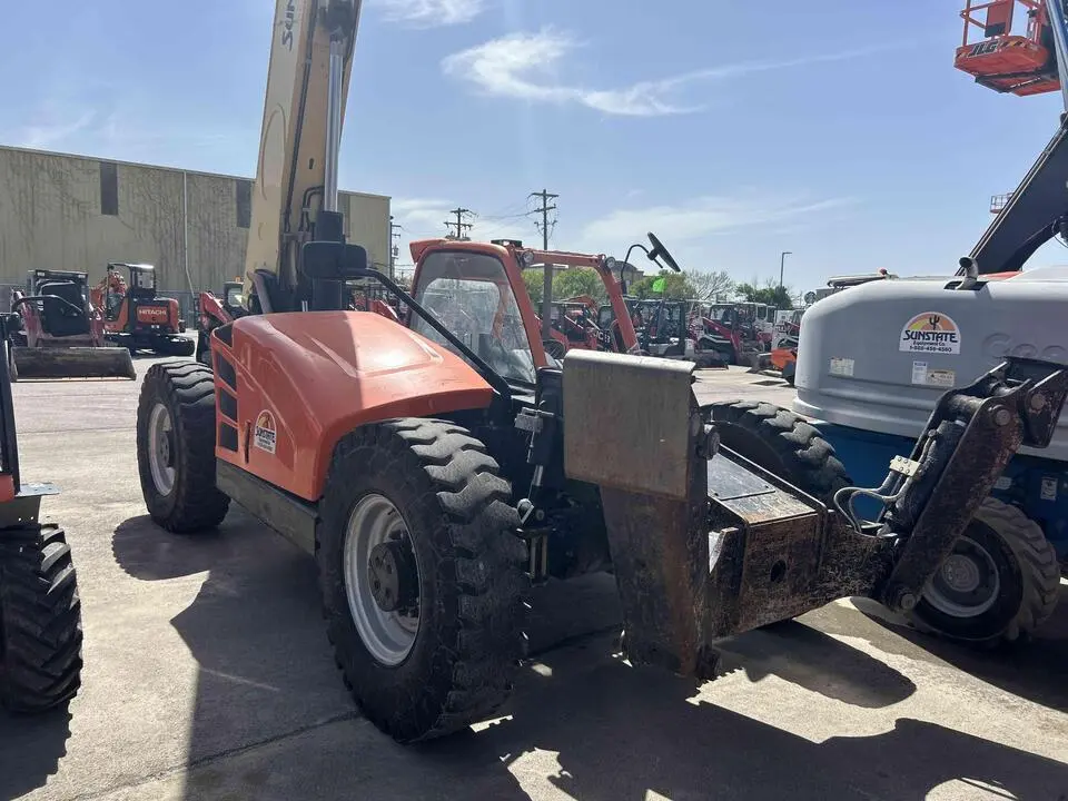 2015 JLG 1055
